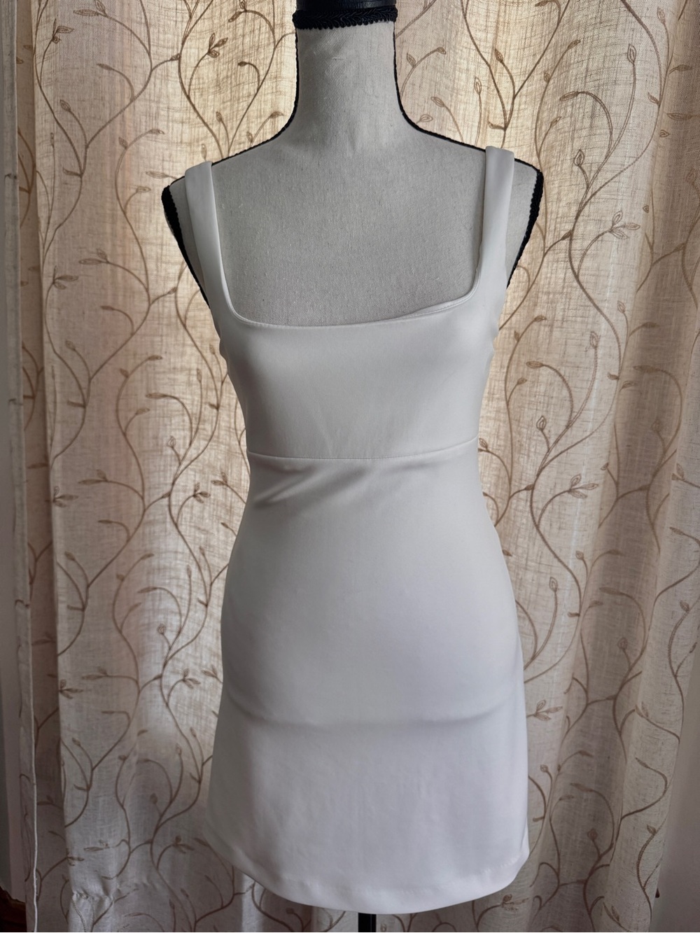 Alice + Olivia Mikaela Mini Dress